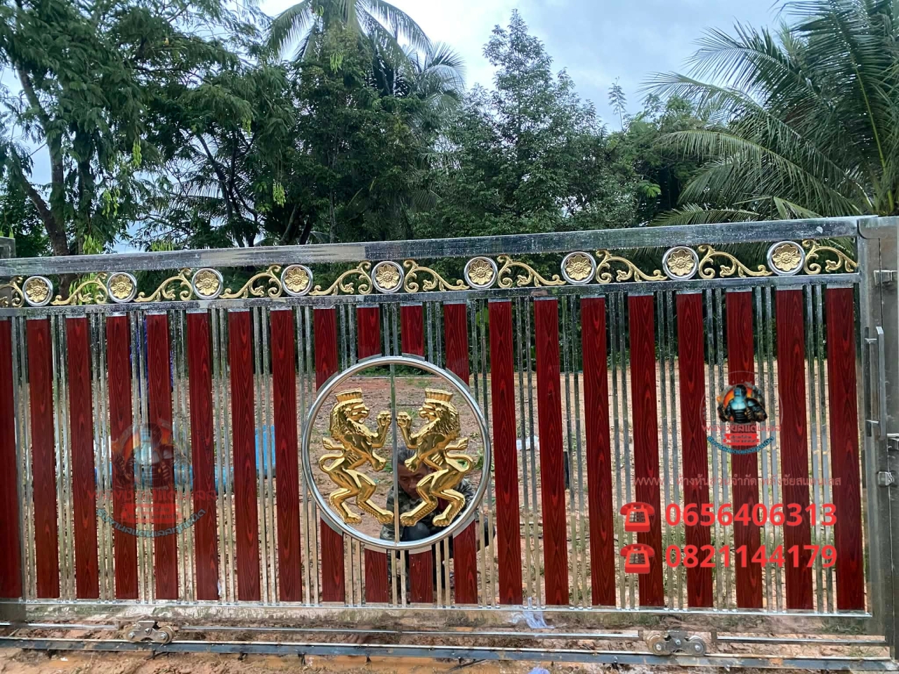 Picsart_25-11-22_19-47-39-527.jpg - ประตูรั้ว ลายสิงโตทองคู่ | https://ห้างหุ้นส่วนจํากัดพลังชัยสแตนเลส.com