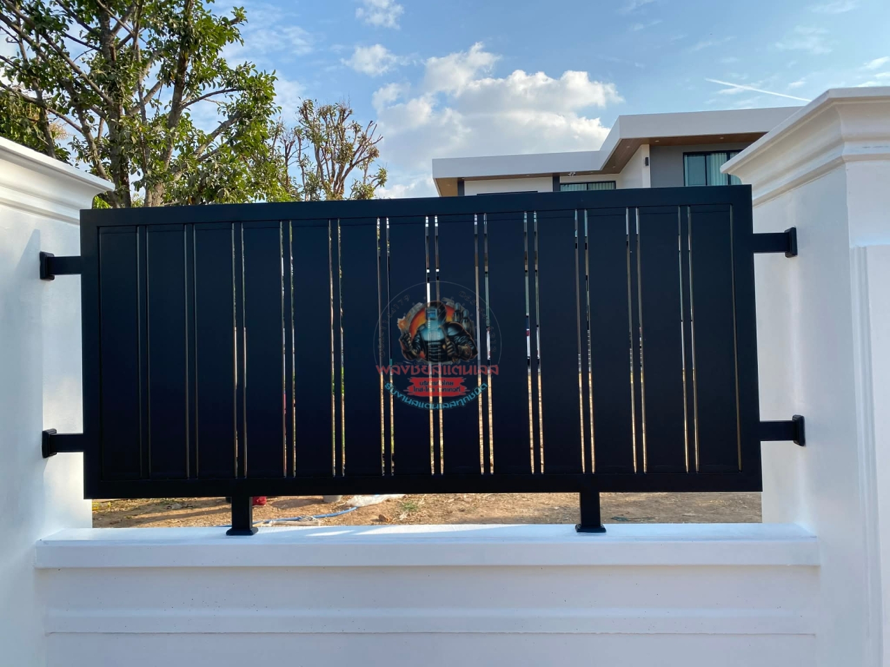 Picsart_26-02-19_21-12-42-561.jpg - ประตูสแตนเลสแท้ เกรด 304 อบPowder Coating สีดำ | https://ห้างหุ้นส่วนจํากัดพลังชัยสแตนเลส.com